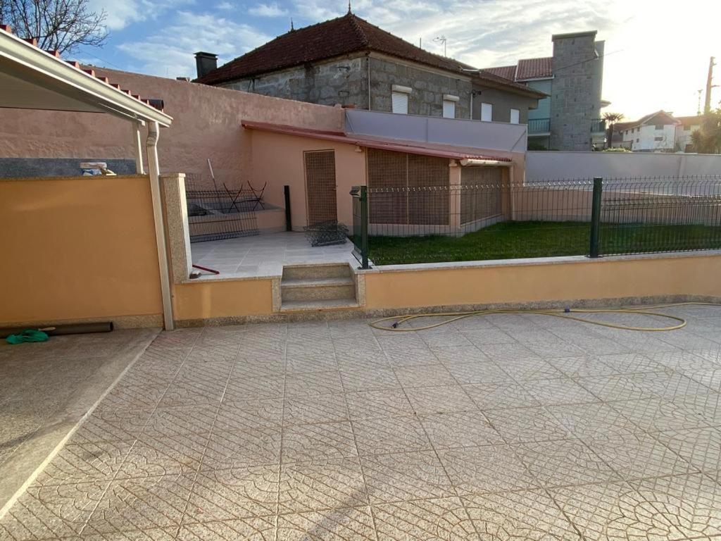 Vivenda Caixilao Casa Com 3 Quartos Βιάνα ντο Καστέλο Εξωτερικό φωτογραφία